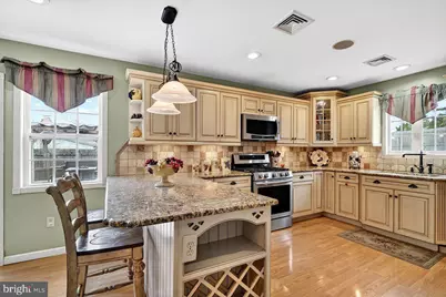 32 Kingsley Road, Kendall Park, NJ 08824 - Photo 5