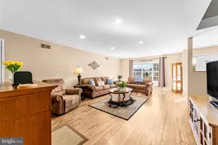 376 Stirling Dr, Monroe Township, NJ 08831 - Photo 9