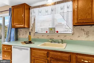 376 Stirling Dr, Monroe Township, NJ 08831 - Photo 13