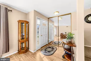 376 Stirling Dr, Monroe Township, NJ 08831 - Photo 5