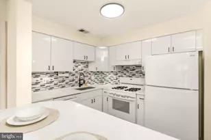 1125 Waterford Dr, Edison, NJ 08817 - Photo 13