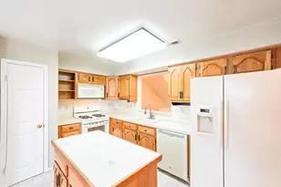 1 Rutland Ln, Monroe Township, NJ 08831 - Photo 7