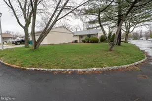264 Crosse Dr, Monroe Township, NJ 08831 - Photo 3