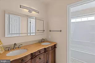 22 Stanford Dr, Kendall Park, NJ 08824 - Photo 25
