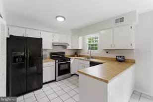 69 Jefferson Dr, Spotswood, NJ 08884 - Photo 11
