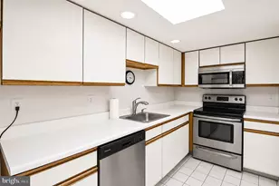 332 Quinton Dr, Monroe Township, NJ 08831 - Photo 13