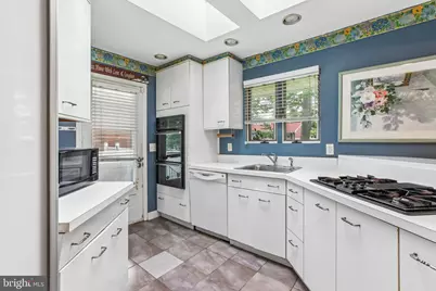 4 Taylor Drive, New Brunswick, NJ 08901 - Photo 9