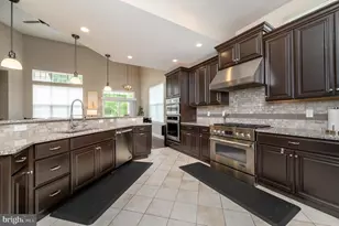 44 Hardwick Dr, Kendall Park, NJ 08824 - Photo 17
