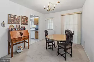 9 Patrick Henry Ct, Monroe Township, NJ 08831 - Photo 7