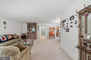 9 Patrick Henry Ct, Monroe Township, NJ 08831 - Photo 5