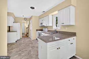 111 Sassafras Ct, North Brunswick Township, NJ 08902 - Photo 13