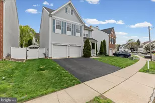 22 Stanford Dr, Kendall Park, NJ 08824 - Photo 3