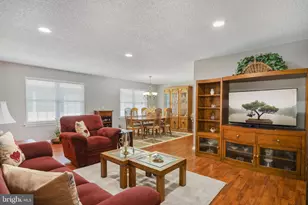 212 N Pondview Blvd, Monroe Township, NJ 08831 - Photo 5