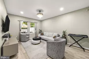 8 Henry Ct, Plainsboro Township, NJ 08536 - Photo 3