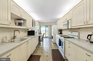 16 Stockton Rd, Kendall Park, NJ 08824 - Photo 9