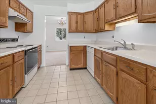 61 Tennyson Dr, Plainsboro Township, NJ 08536 - Photo 9