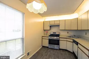 361 Hadleigh Ln, North Brunswick Township, NJ 08902 - Photo 7