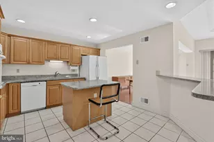4 Hedge Row Rd, Plainsboro Township, NJ 08540 - Photo 15