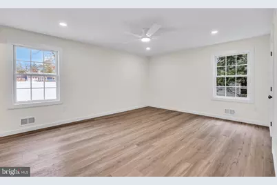 521 Beach Avenue, Beachwood, NJ 08722 - Photo 9