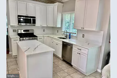 22 Kuzyk, Cream Ridge, NJ 08514 - Photo 3