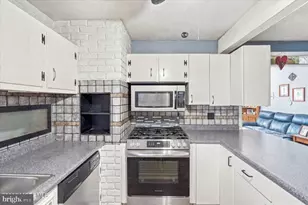 401 Applegate Ave, Toms River, NJ 08757 - Photo 5