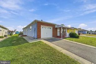 11 Le Diamant St, Toms River, NJ 08757 - Photo 5