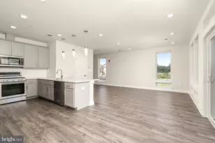 112 Village Dr, Montgomery Township, NJ 08558 - Photo 9