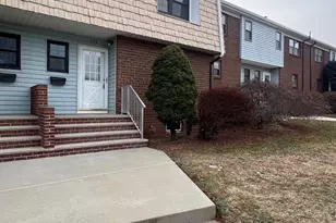 402 Windsor Ct, Hillsborough Township, NJ 08844 - Photo 3