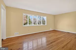 77 Meadow Run Dr, Montgomery Township, NJ 08558 - Photo 5