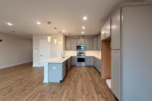 100 Village Dr, Montgomery Township, NJ 08558 - Photo 11