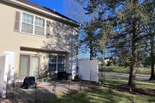 40 Townsend Ct, Franklin Park, NJ 08823 - Photo 3