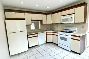 45 Townsend Ct, Franklin Park, NJ 08823 - Photo 3
