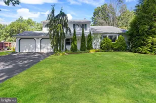 30 Beechcroft Dr, East Windsor Township, NJ 08520 - Photo 1