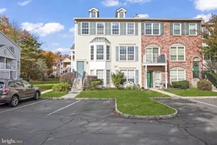 27 Versailles Ct, Hamilton Township, NJ 08619 - Photo 1