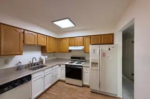 21 Pioneer Ct, Ewing Township, NJ 08628 - Photo 9