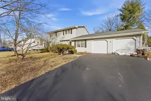 10 Hawthorne Ln, East Windsor Township, NJ 08520 - Photo 1