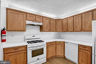 61 Aspen Ct, Hamilton Township, NJ 08619 - Photo 1