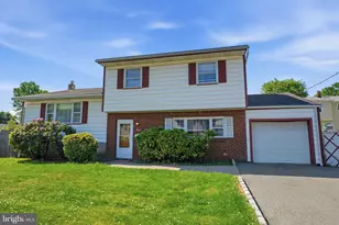 11 Reo Ct, Colonia, NJ 07067 - Photo 1