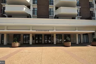 700 7th St SW, Washington, DC 20024 - Photo 1