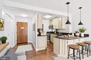 730 24th St NW, Washington, DC 20037 - Photo 3