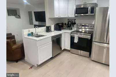 906 I Street SE #1, Washington, DC 20003 - Photo 3