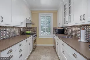 4000 Cathedral Ave NW, Washington, DC 20016 - Photo 11