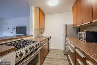 2400 41st Street NW #103, Washington, DC 20007 - Photo 13