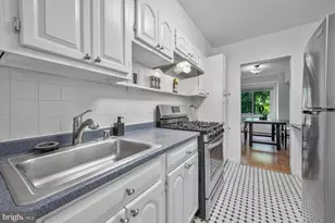 4201 Cathedral Ave NW, Washington, DC 20016 - Photo 5