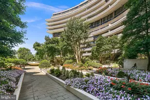 700 New Hampshire Ave NW, Washington, DC 20037 - Photo 39