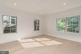 5631 MacArthur Blvd NW, Washington, DC 20016 - Photo 51