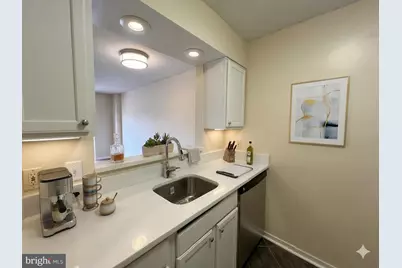 2111 Wisconsin Avenue NW #420, Washington, DC 20007 - Photo 7