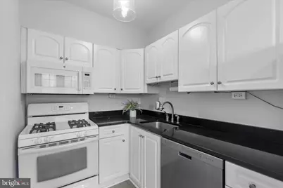 3028 Wisconsin Avenue NW #APT402, Washington, DC 20016 - Photo 9