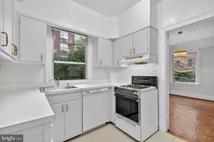 4000 Cathedral Ave NW, Washington, DC 20016 - Photo 15