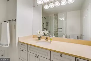 4101 Cathedral Ave NW, Washington, DC 20016 - Photo 25